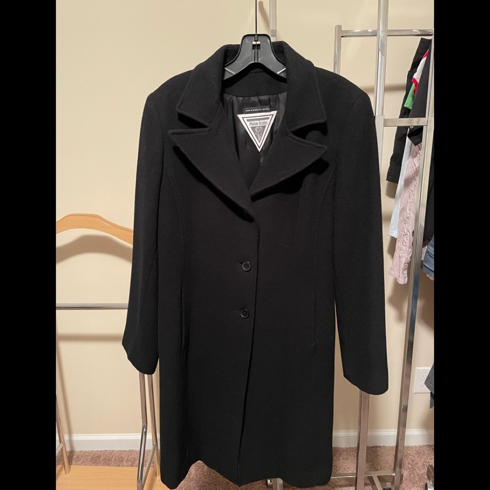 Used black wool coat ( Marvin Richards) size MP